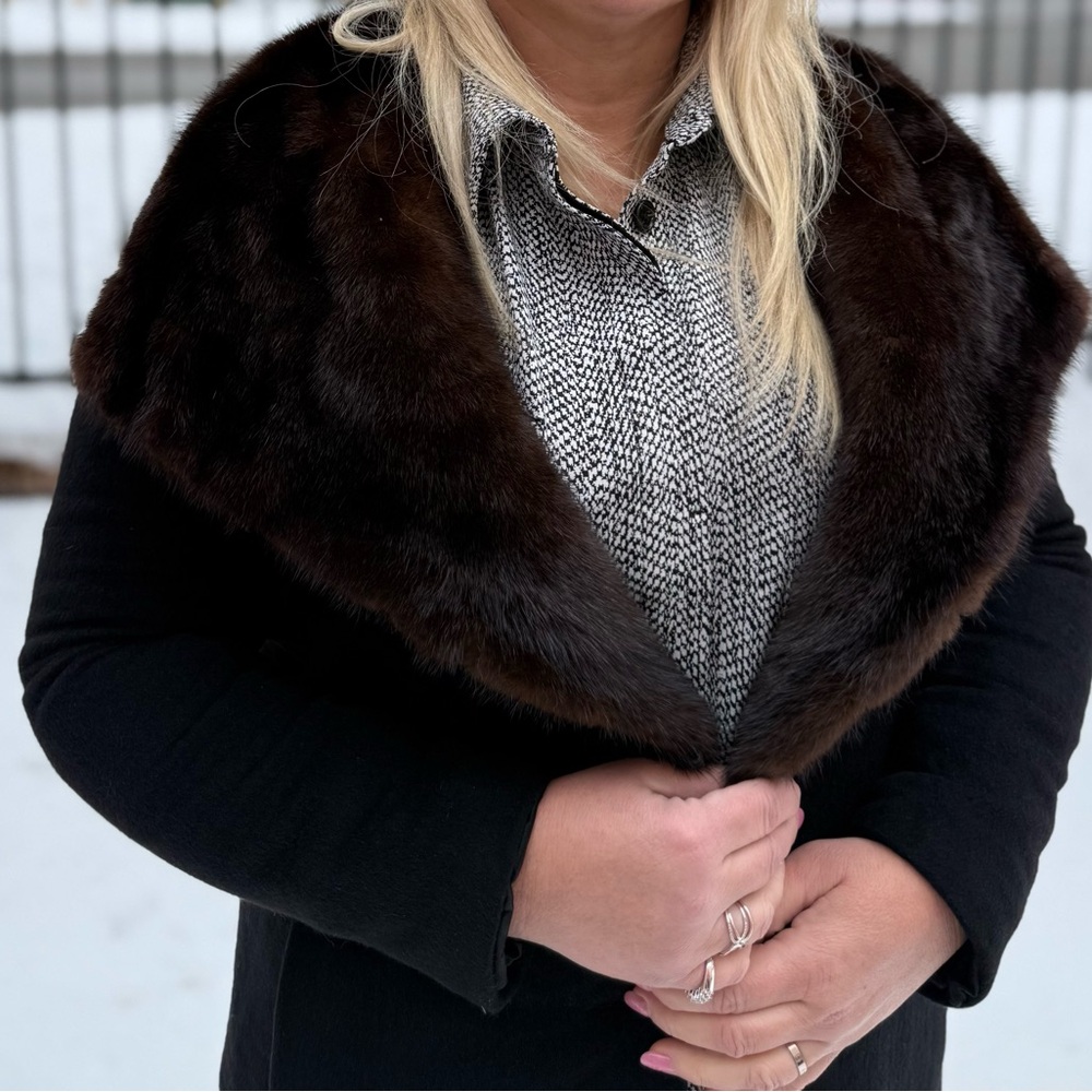 Black Coat with Mink Collar M - Picture 6 of 13